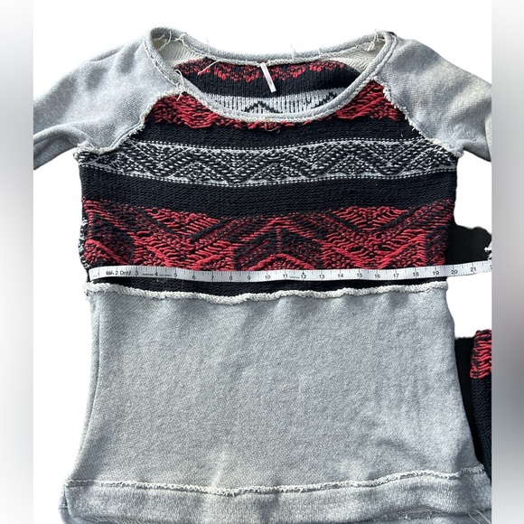 FREE PEOPLE CREW NECK 100% COTTON BLENDw/ANGORA EUC GREY/RED/BLACK SZ LARGE - Picture 4 of 8